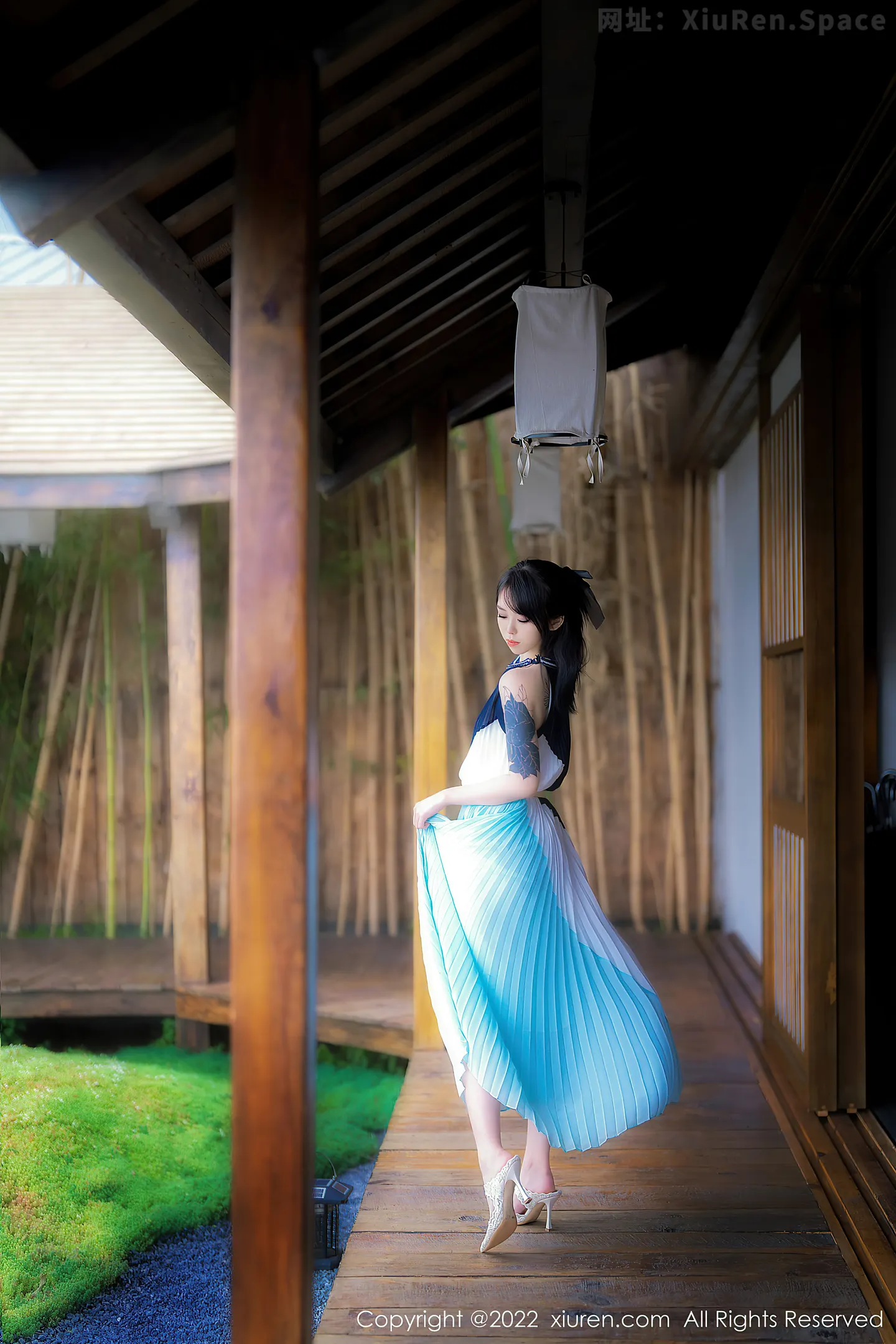 图片[5]-[XiuRen秀人网] VOL.5327 模特奶瓶大理旅拍脱连衣裙露性感蕾丝内衣秀苗条身材诱惑写真53P-秀人网官方网站